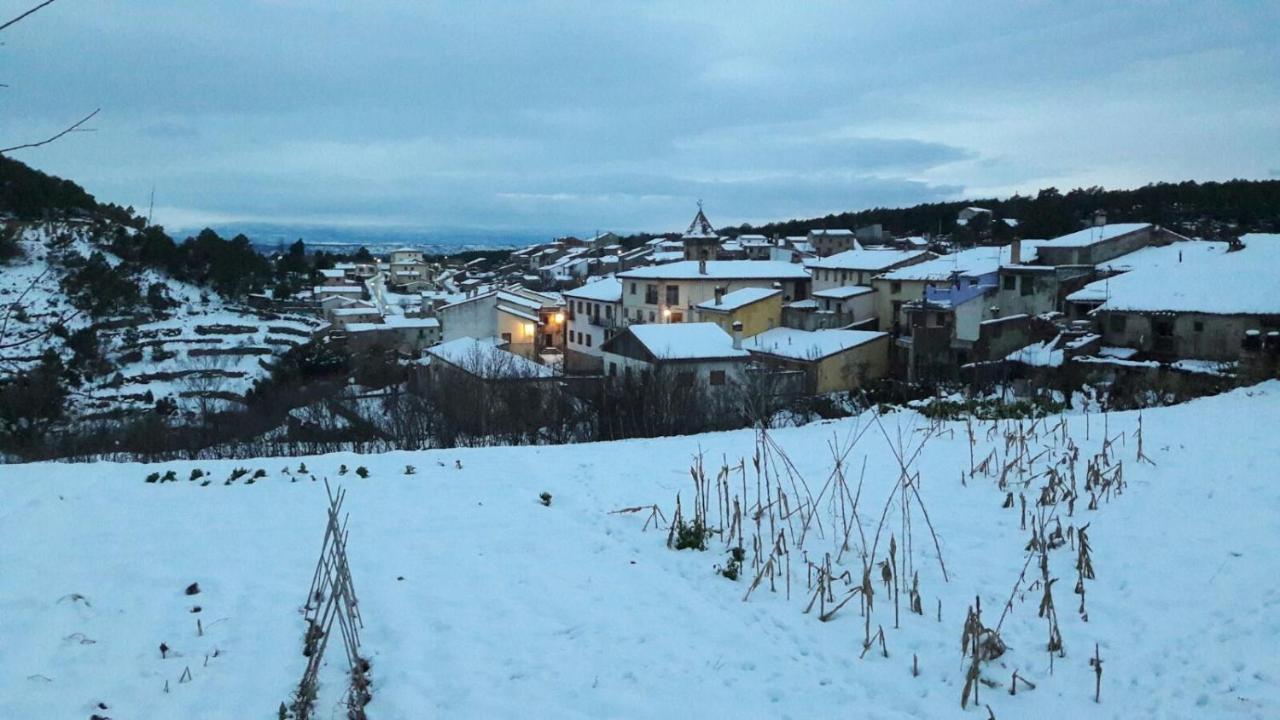 Вилла La Vieja Escuela Фуэнтес-де-Рубьелос Экстерьер фото